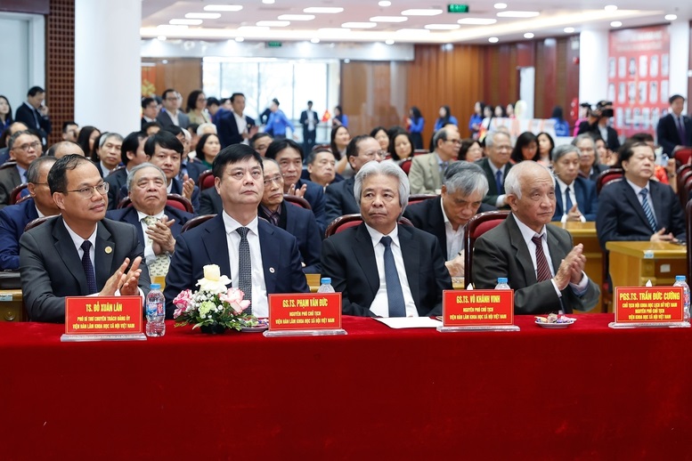 Thủ tướng: Khoa học xã hội và nhân văn là nền tảng tư duy, là kim chỉ nam cho hoạch định đường lối- Ảnh 11.