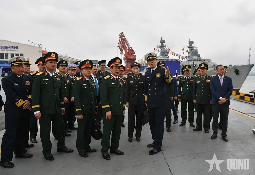 Bộ trưởng Bộ Quốc phòng Việt Nam và Trung Quốc dự Lễ khởi hành tuần tra liên hợp hải quân