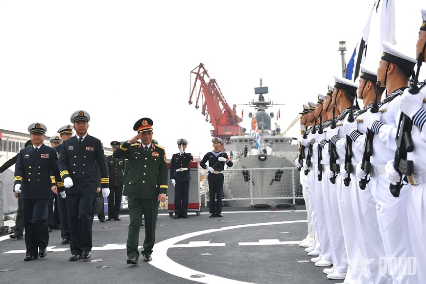 Bộ trưởng Bộ Quốc phòng Việt Nam và Trung Quốc dự Lễ khởi hành tuần tra liên hợp hải quân