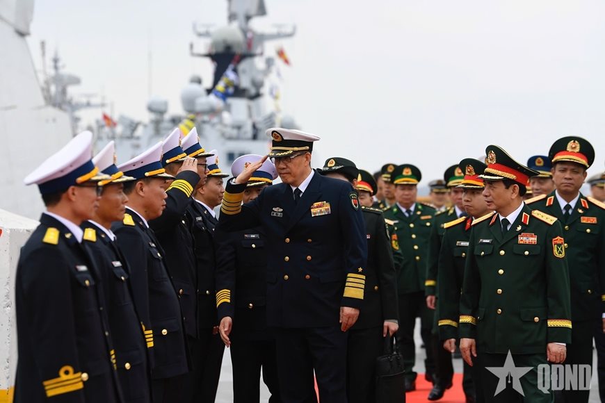 Bộ trưởng Bộ Quốc phòng Việt Nam và Trung Quốc dự Lễ khởi hành tuần tra liên hợp hải quân
