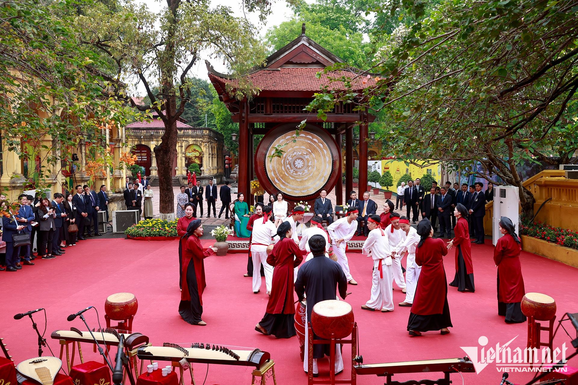 Anh-tin-bai