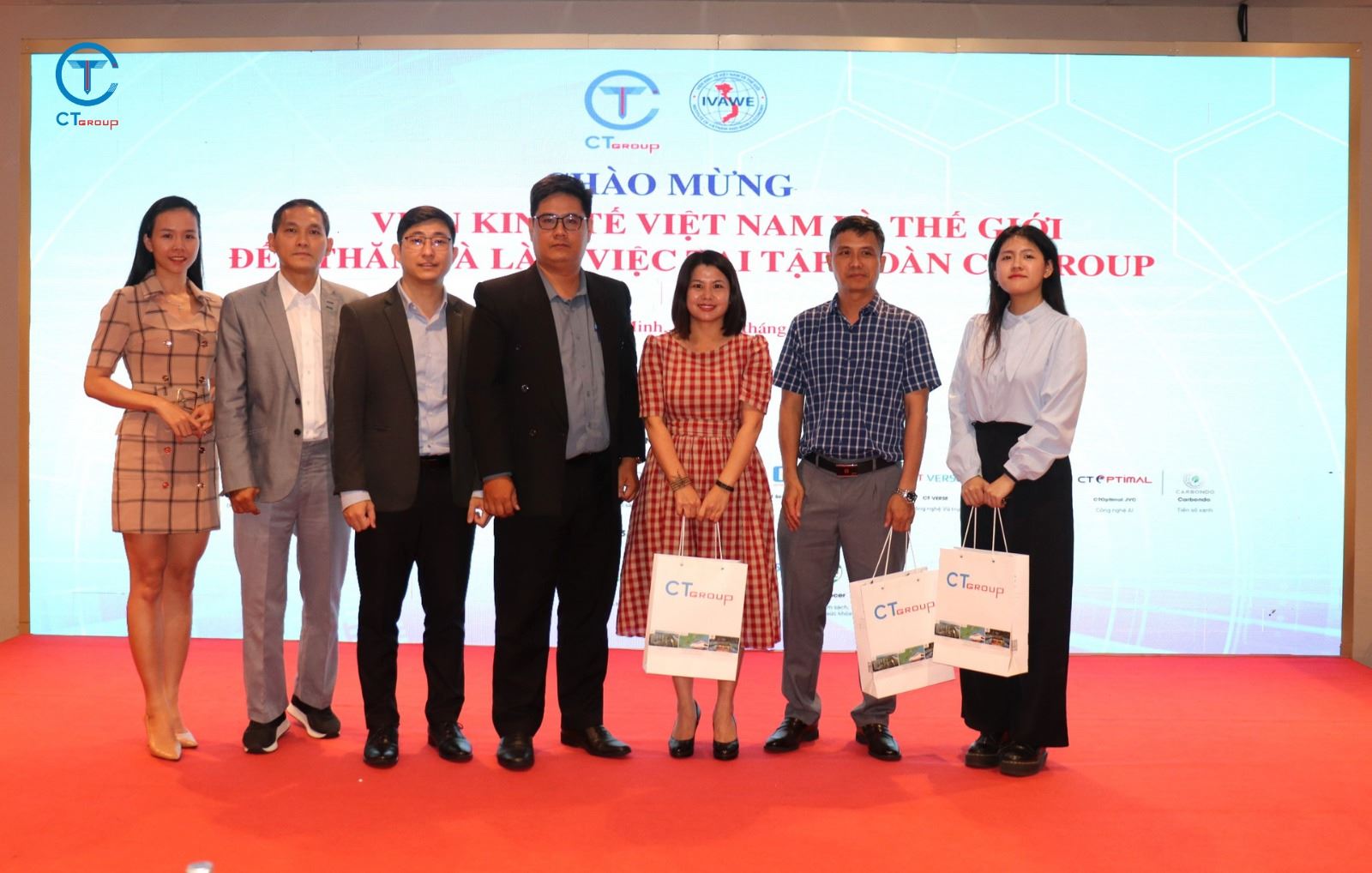 Đoàn công tác của Viện Kinh tế Việt Nam và Thế giới làm việc với Tập đoàn CT GROUP nhằm trao đổi, định hướng phát triển công nghệ chiến lược và đổi mới sáng tạo