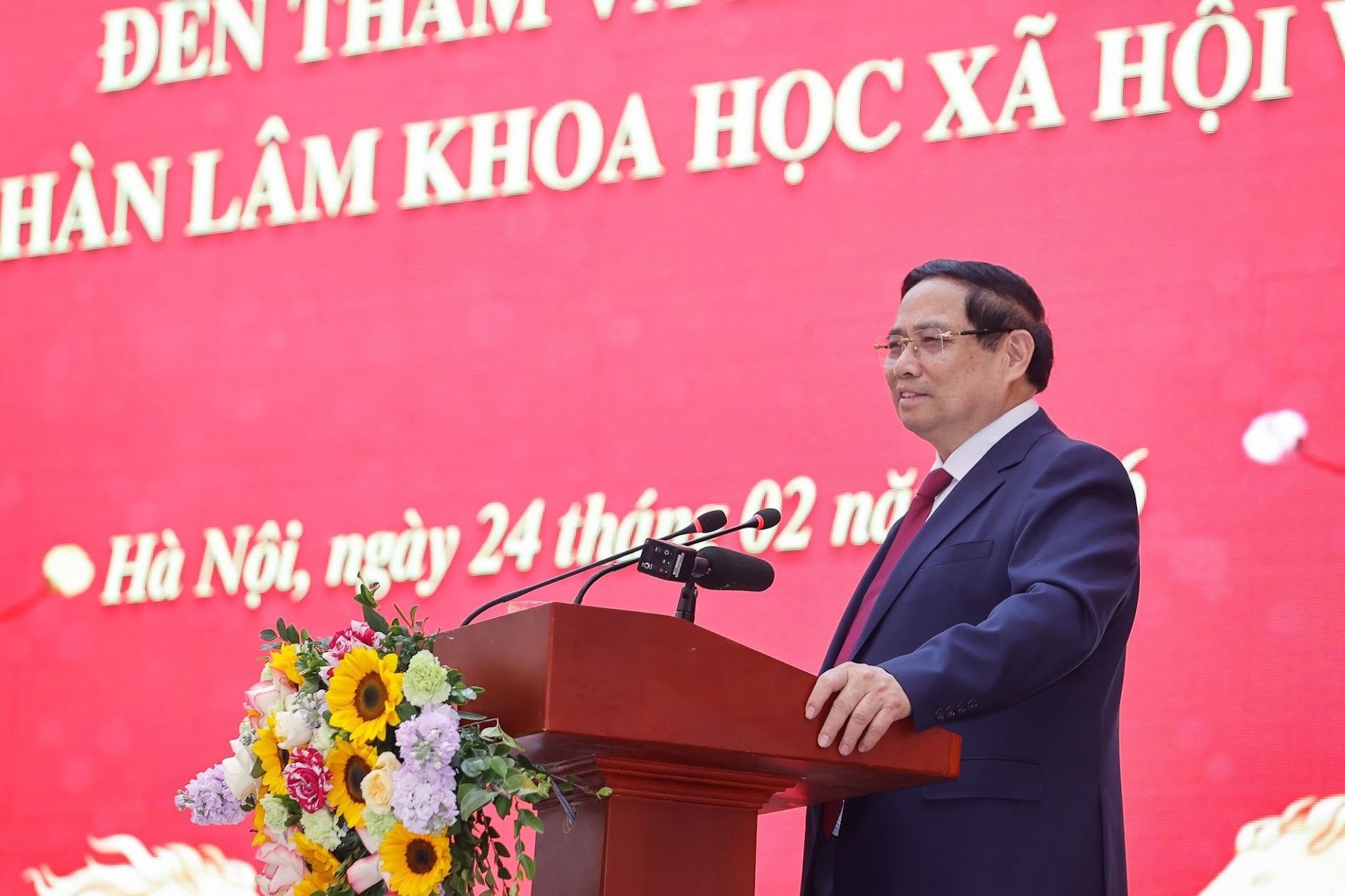 Thủ tướng Chính phủ Phạm Minh Chính thăm và làm việc với Viện Hàn lâm Khoa học xã hội Việt Nam
