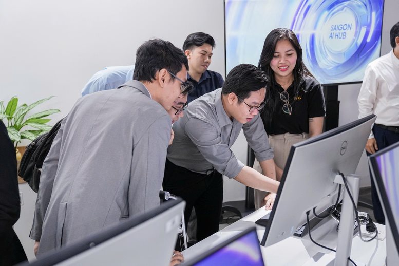 Ra mắt mô hình thí nghiệm AI ứng dụng đầu tiên tại Việt Nam- Ảnh 2.