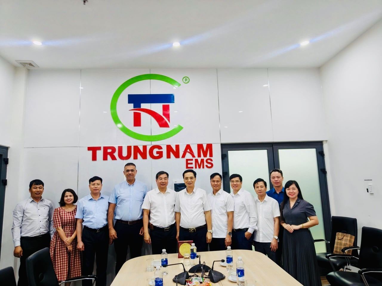Viện Kinh tế Việt Nam và Thế giới làm việc với Công ty cổ phần Phát triển Khu Công nghệ thông tin Đà Nẵng