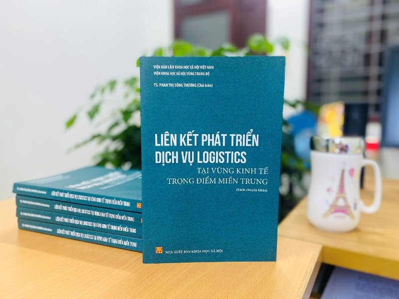 Giới thiệu sách: "Liên kết phát triển dịch vụ logistics tại vùng kinh tế trọng điểm miền Trung”