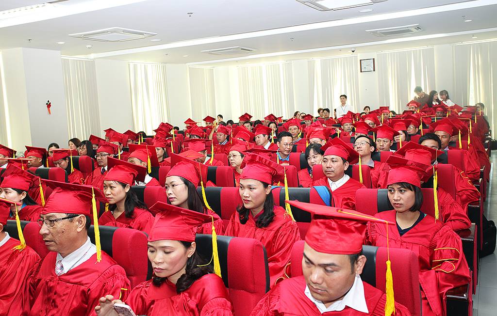 Các tân Tiến sĩ tại lễ trao bằng Tiến sĩ tại Học viện KHXH.