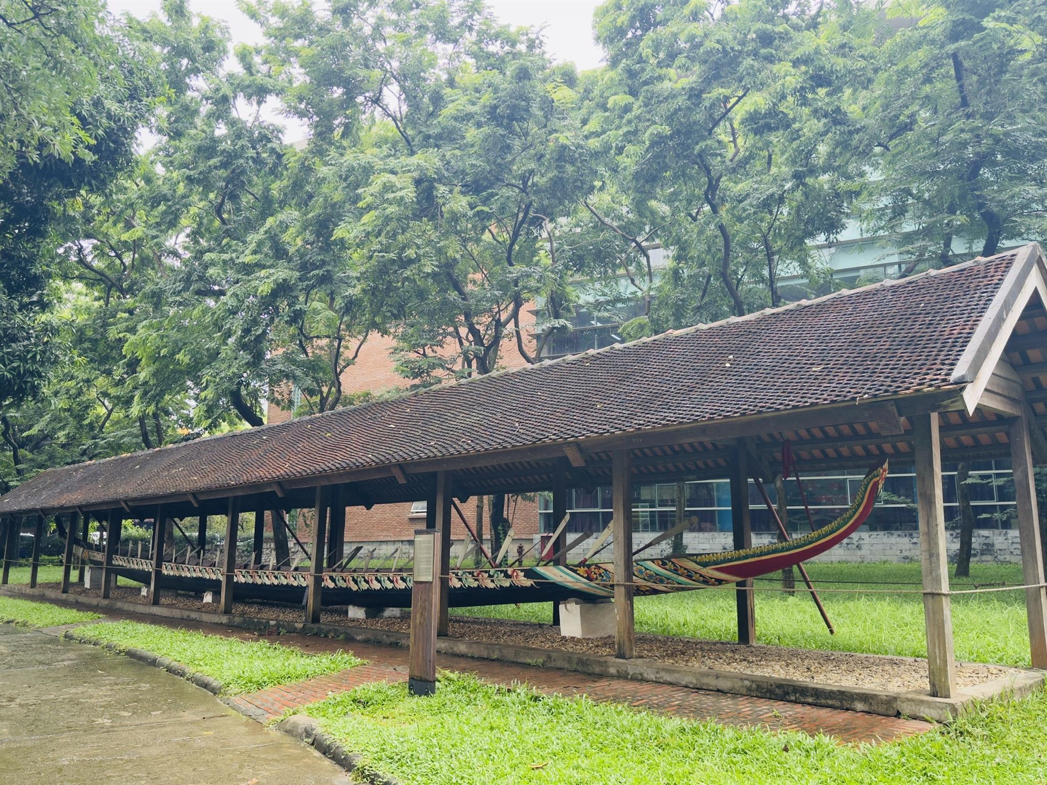 MỘT CHIẾC GHE NGO KỂ BAO NHIÊU CÂU CHUYỆN VỀ VĂN HÓA KHƠ-ME?