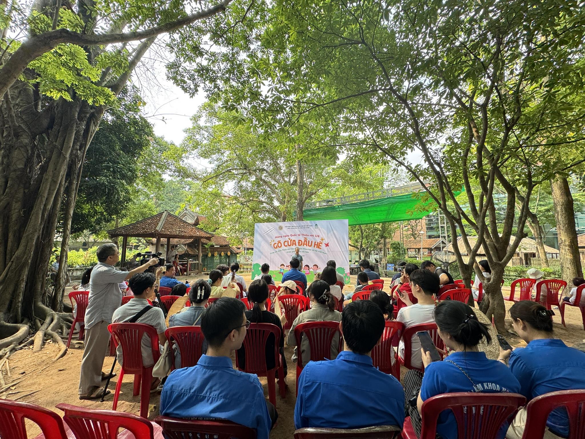 Thiếu nhi Viện Hàn lâm Khoa học xã hội Việt Nam khám phá di sản văn hóa tại Bảo tàng Dân tộc học Việt Nam