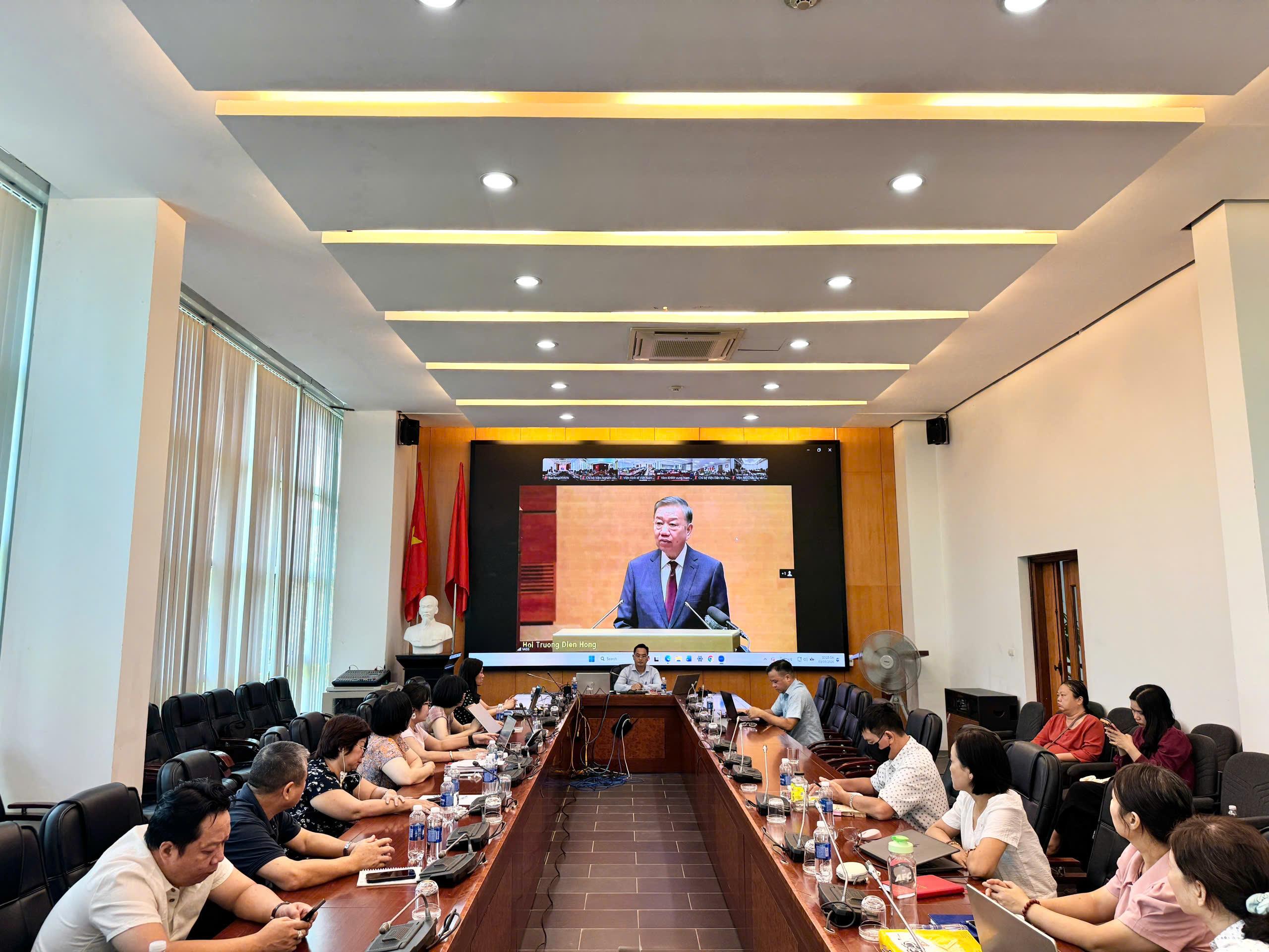 Bảo tàng Dân tộc học Việt Nam tham dự Hội nghị toàn quốc nghiên cứu, học tập, quán triệt và triển khai thực hiện một số nghị quyết, chỉ thị của Bộ Chính trị