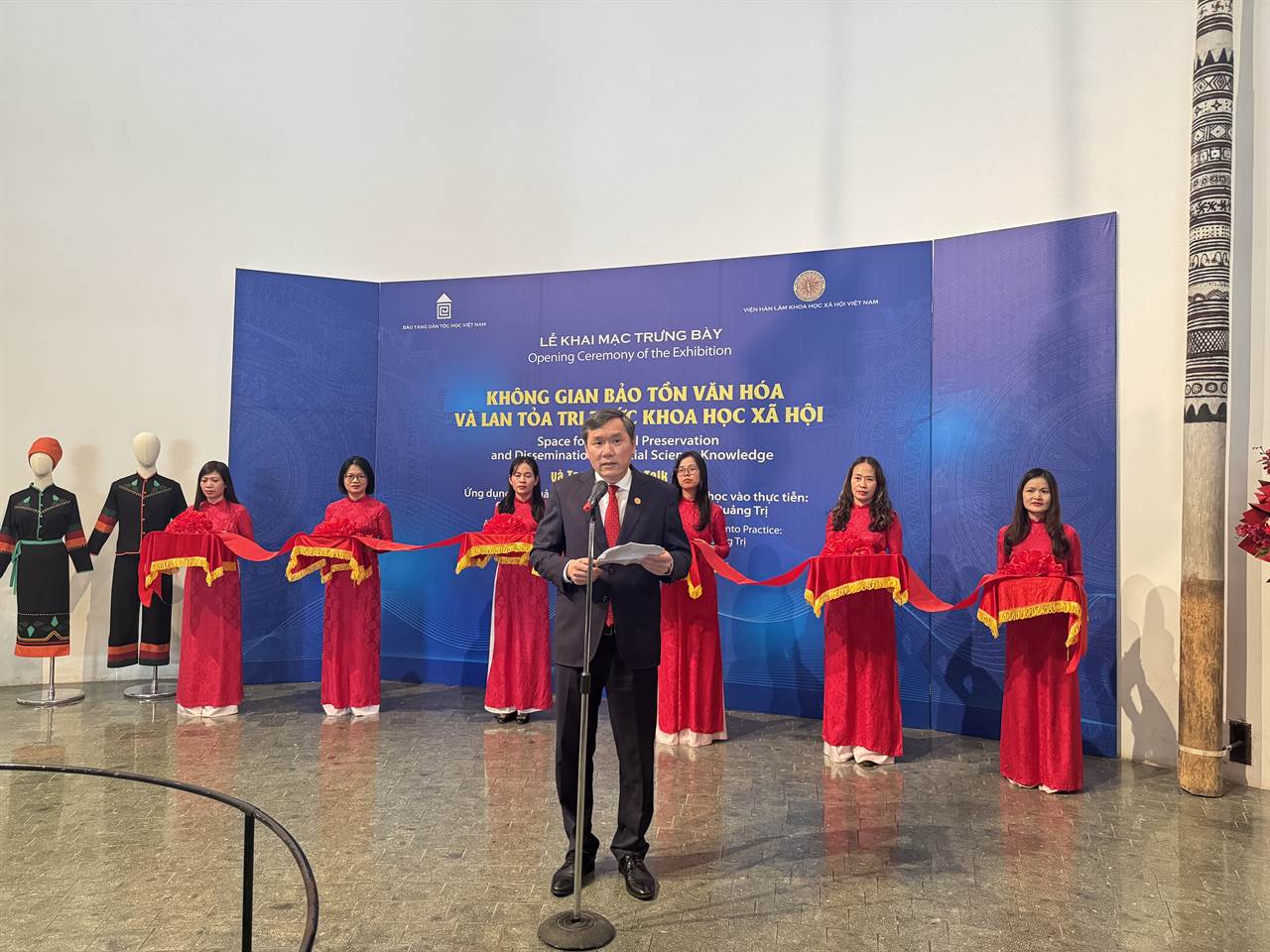 KHAI MẠC TRƯNG BÀY "KHÔNG GIAN BẢO TỒN VĂN HÓA VÀ LAN TỎA TRI THỨC KHOA HỌC XÃ HỘI"