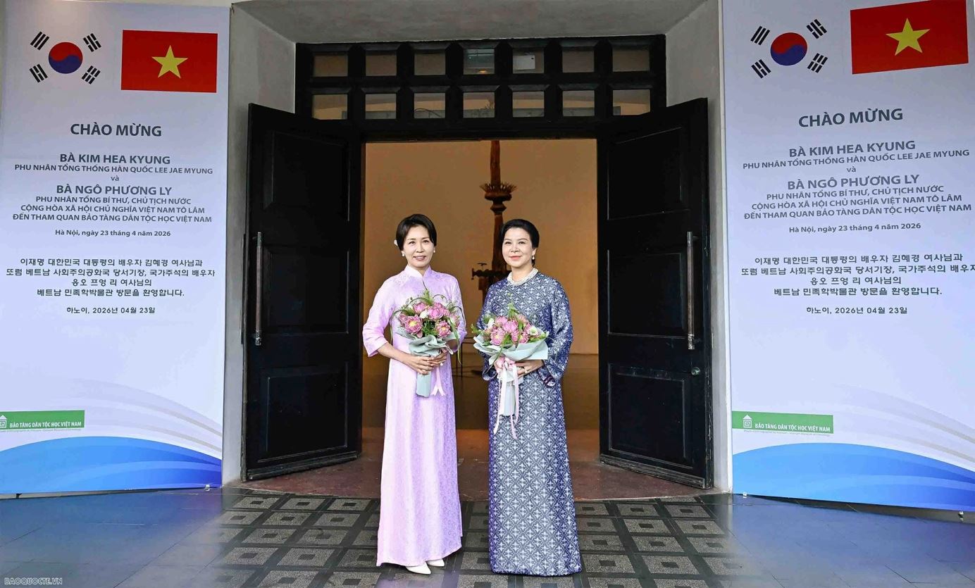PHU NHÂN TỔNG BÍ THƯ, CHỦ TỊCH NƯỚC VÀ PHU NHÂN TỔNG THỐNG HÀN QUỐC THĂM BẢO TÀNG DÂN TỘC HỌC VIỆT NAM