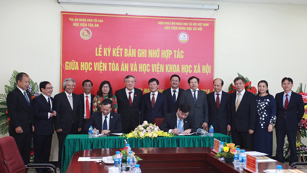 Lễ ký kết biên bản ghi nhớ hợp tác giữa Học viện Khoa học xã hội và Học viện Tòa án