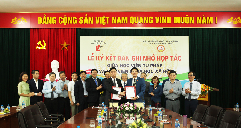 Lễ ký kết biên bản ghi nhớ hợp tác  giữa Học viện Khoa học xã hội và Học viện Tư pháp