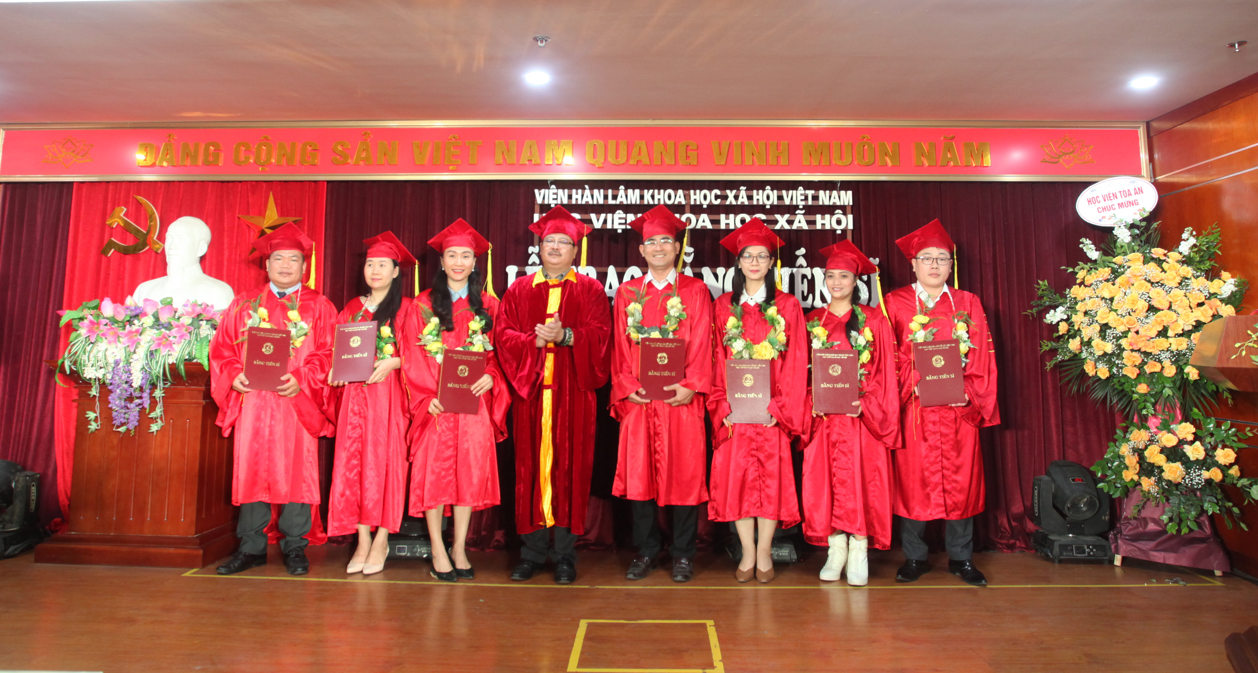 Lễ Trao bằng tiến sĩ đợt 1 năm 2022