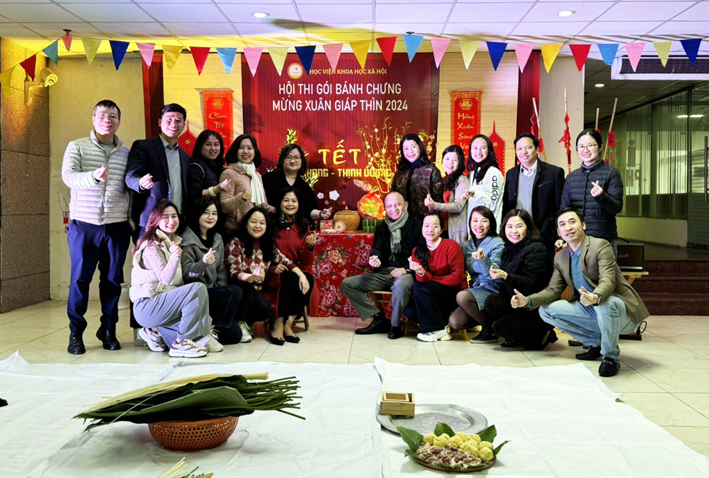 Công đoàn Học viện Khoa học xã hội: Tổ chức Chương trình “Vui gói bánh chưng - Tưng bừng đón Tết” Xuân Giáp Thìn 2024 