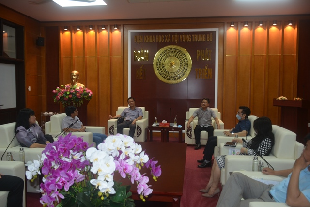 Viện Khoa học xã hội vùng Trung Bộ tiếp đón và làm việc với Sở Khoa học và Công nghệ tỉnh Khánh Hòa