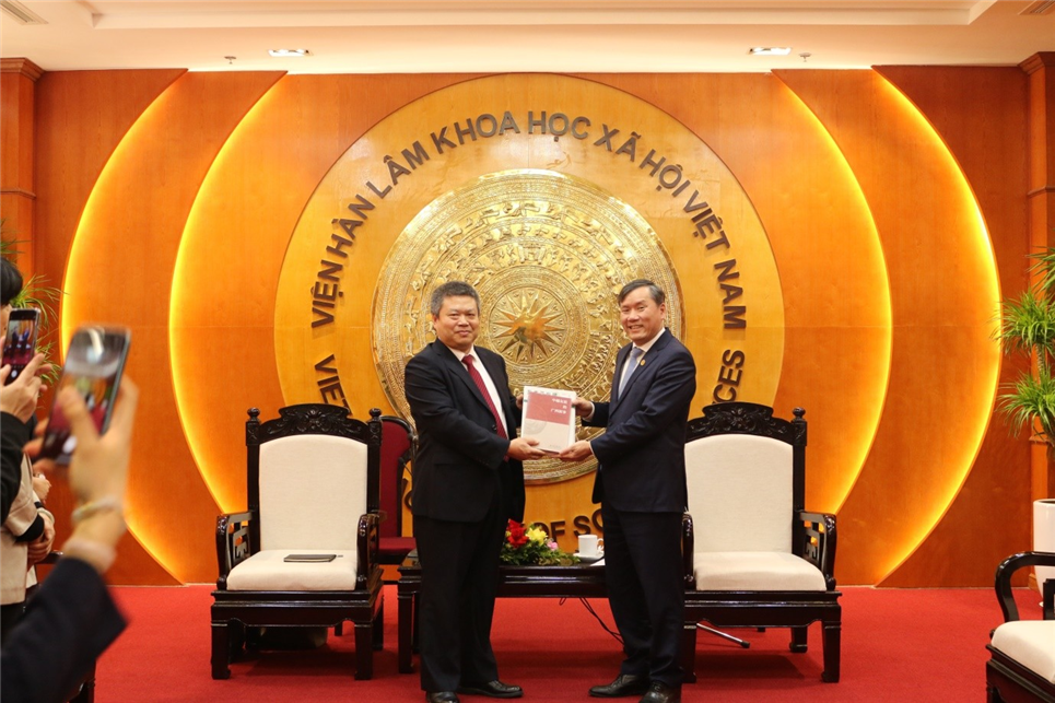 Chủ tịch Viện Hàn lâm Khoa học xã hội Việt Nam tiếp và làm việc với Đoàn Viện Khoa học xã hội Quảng Tây, Trung Quốc: Tăng cường hợp tác trên nền tảng quan hệ lâu dài