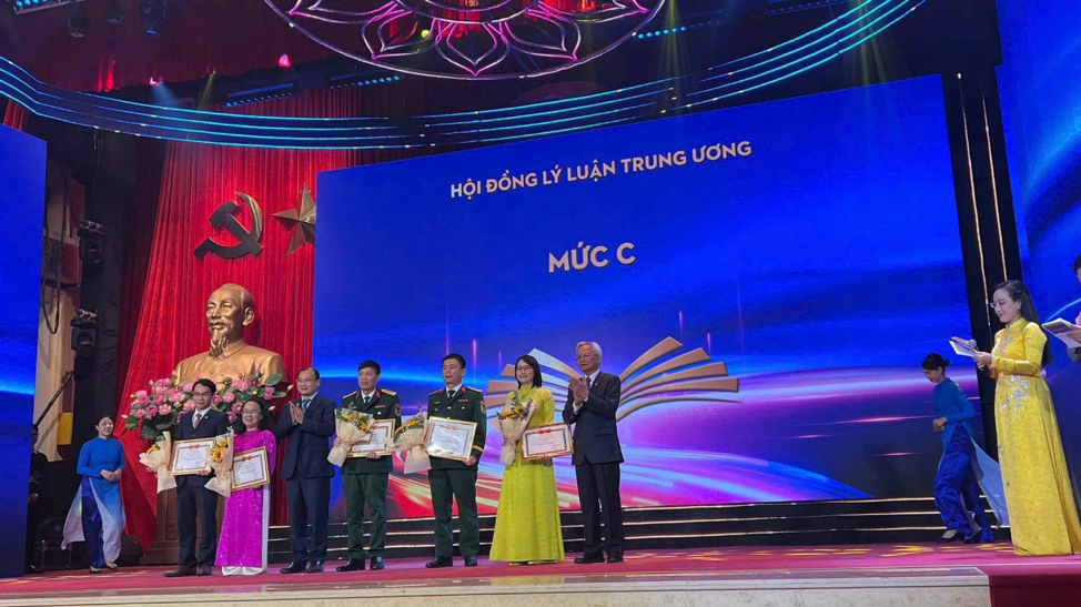 “Đặng Nhật Minh - đi đến tận cùng của cái ta” - ấn phẩm được Hội đồng Lý luận Trung ương trao tặng giải thưởng