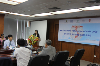 Mrs. Kim Gyung Ah having speech at the ceremony