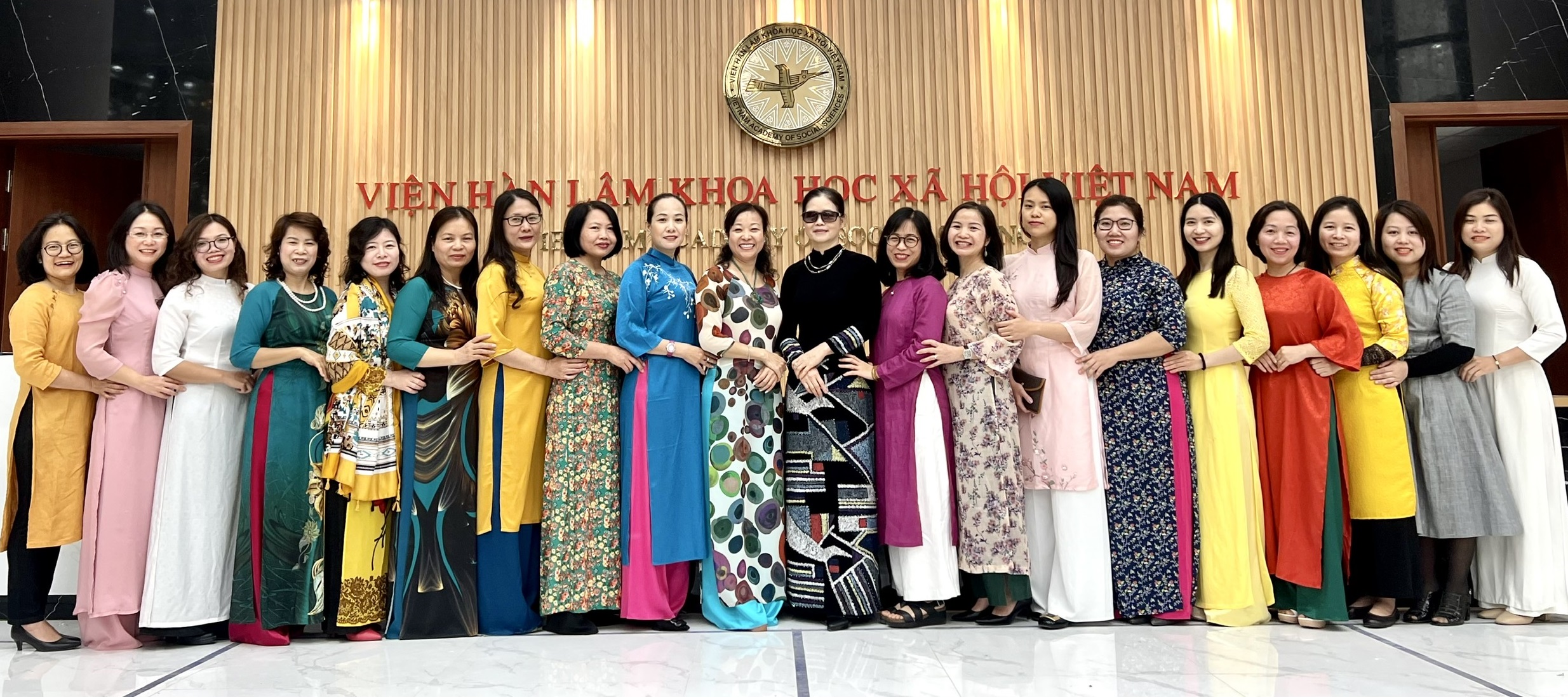Công đoàn Viện Nghiên cứu Con người hưởng ứng “Tuần lễ Áo dài” năm 2024