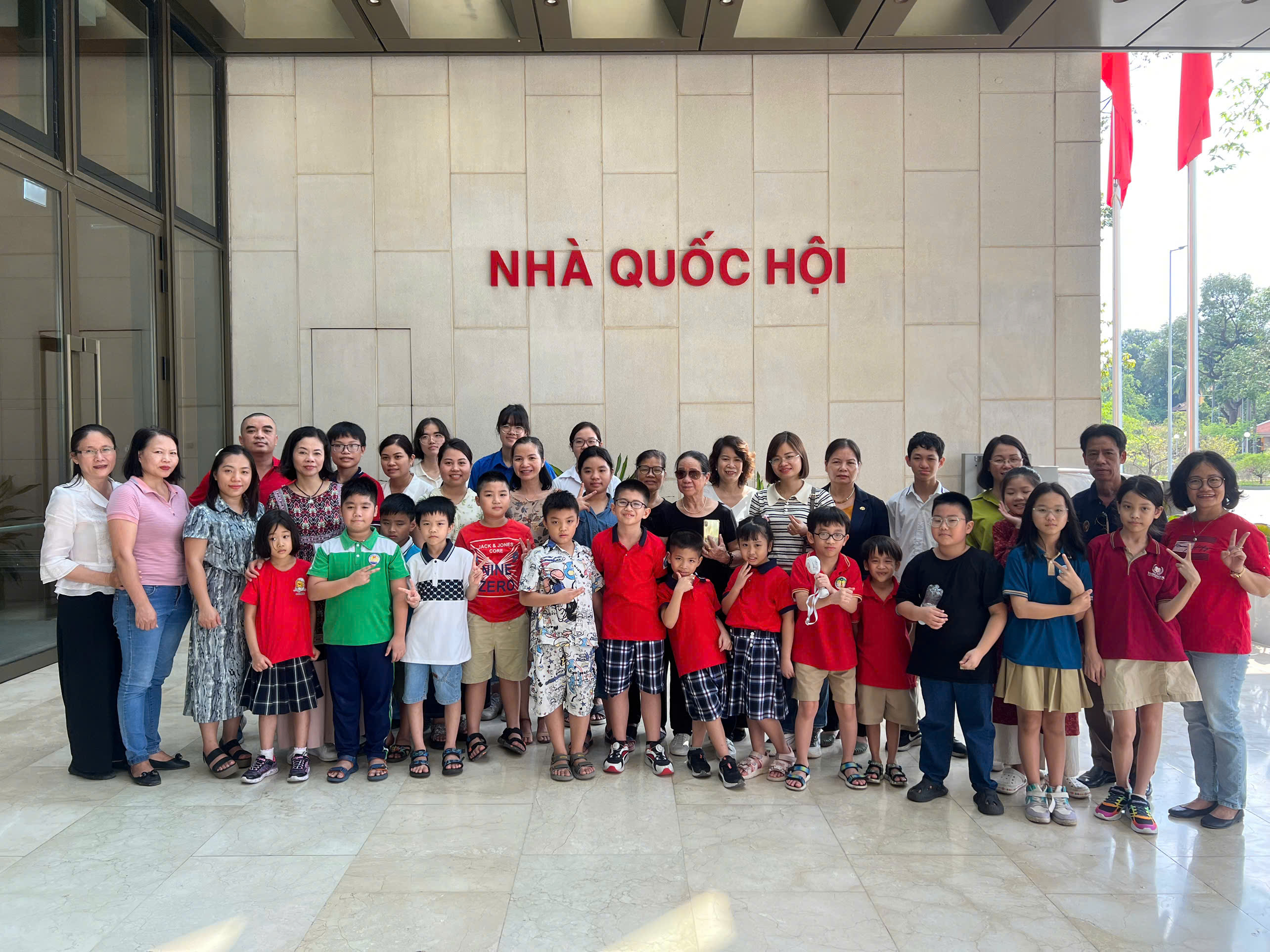 Viện nghiên cứu Con người kỷ niệm 70 năm giải phóng Thủ đô và chào mừng ngày phụ nữ Việt Nam 20 tháng 10
