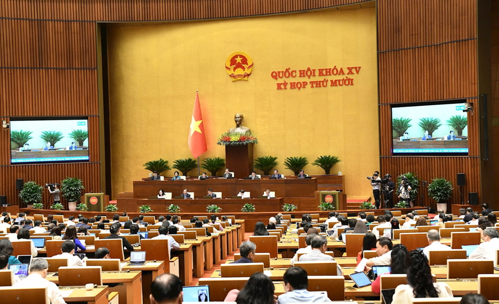 Toàn cảnh phiên họp. Ảnh: Lâm Hiển