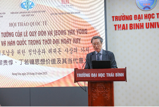 Giáo sư Chung Soon Woo, Chủ tịch Quỹ Văn hóa và Học thuật Dasan phát biểu chào mừng Hội thảo