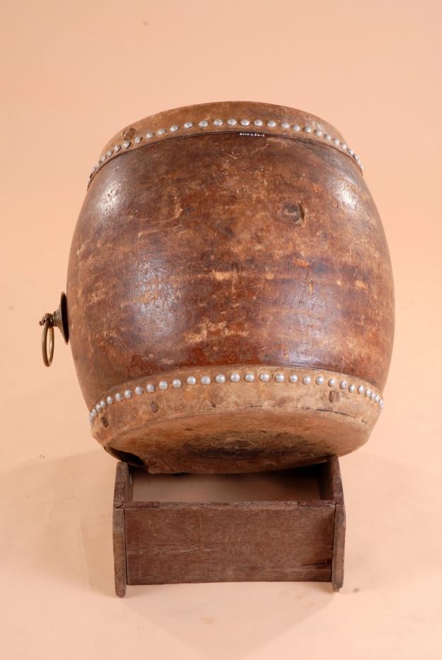 Mặt da, tang gỗ
Dàn nhạc pin peat
Khmer
Siem Reap, Cambodia

1987