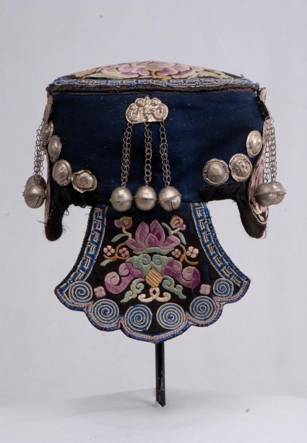 Vải bông, kim loại, thêu
Di
Nam Trung Quốc

Thế kỷ 20