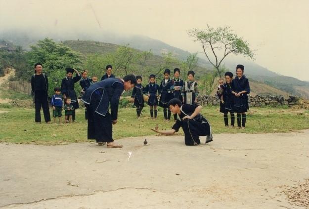 Hmông (Hmông Đen)
Lào Cai
1998