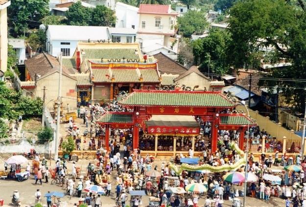 Hoa
Bình Dương
2001