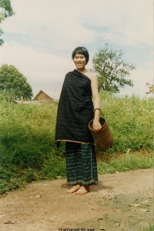 TRANG PHỤC TRUYỀN THỐNG CỦA PHỤ NỮ CHU-RU (Đơn Dương, Lâm Đồng, 1996)