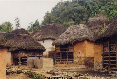 MỘT GÓC BẢN CỦA NGƯỜI HÀ NHÌ (Bát Xát, Lào Cai, 2000)