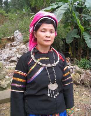 TRANG PHỤC TRUYỀN THỐNG CỦA NGƯỜI PHỤ NỮ PU PÉO (Đồng Văn, Hà Giang, 2011)