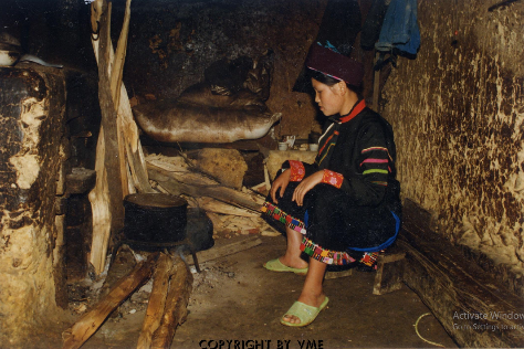 GÓC BẾP CỦA NGƯỜI PU PÉO (Đồng Văn, Hà Giang, 1997)