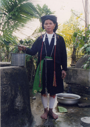 TRANG PHỤC TRUYỀN THỐNG CỦA NGƯỜI PHỤ NỮ SÁN DÌU (Sơn Dương, Tuyên Quang, 1999)
