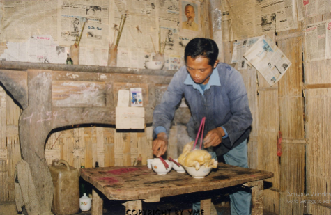 CHUẨN BỊ LỄ VẬT CÚNG NĂM MỚI (Mường Khương, Lào Cai, 1998)