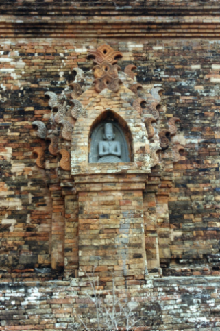 ĐIÊU KHẮC TRÊN THÁP PO ROME (Ninh Phước, Ninh Thuận, 1998)