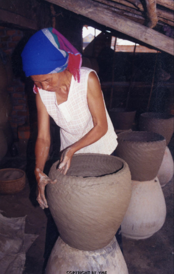 LÀM GỐM (Ninh Phước, Ninh Thuận, 2001)