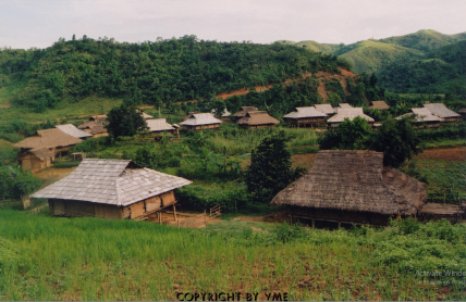 LÀNG BẢN CỦA NGƯỜI LA HA (Than Uyên, Lai Châu, 2004)