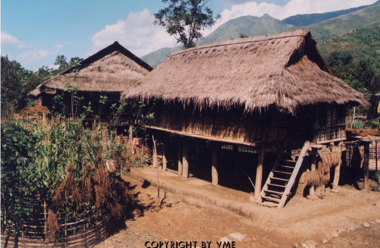 NHÀ CỦA NGƯỜI LỰ (Tam Đường, Lai Châu, 2004)