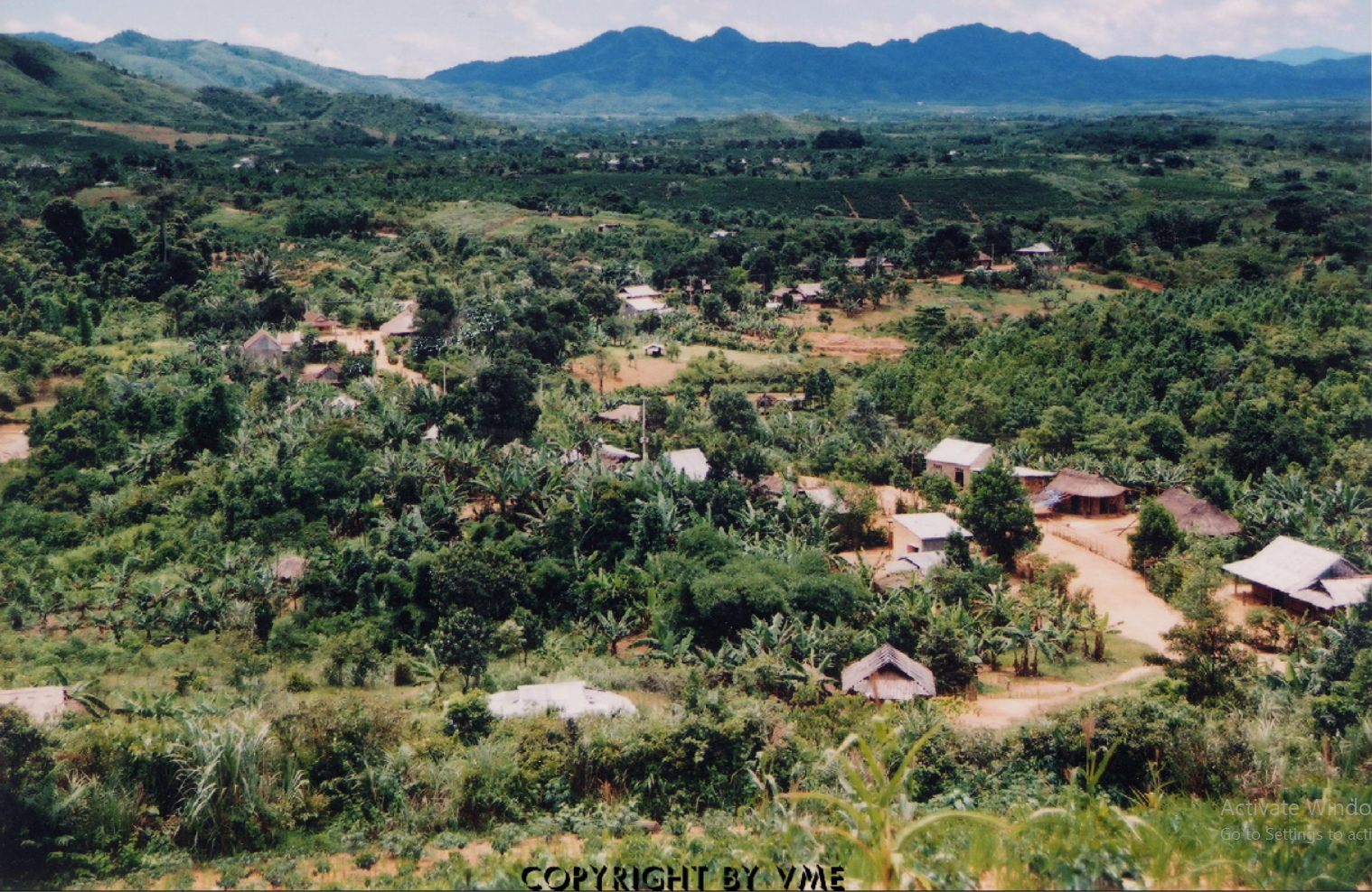 QUANG CẢNH LÀNG A HƯƠR (A Lưới, Thừa Thiên - Huế, 2004)