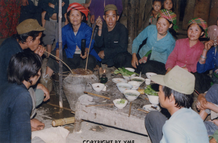 UỐNG RƯỢU CẦN (Tam Đường, Lai Châu, 1996)