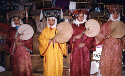 TRANG PHỤC QUẠT MA (Tân Lạc, Hòa Bình, 1996)