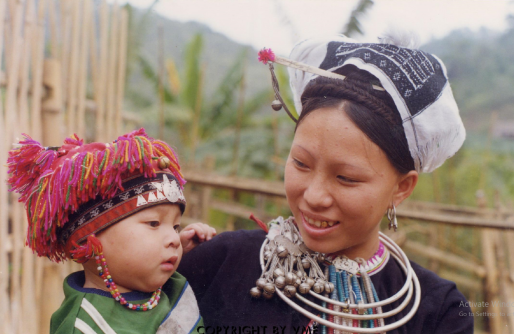 HAI MẸ CON SÁN CHỈ (dân tộc Sán Chay, xã Pác Nặm, huyện Ba Bể, tỉnh Bắc Kạn, năm 1999)