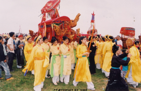 RƯỚC KIỆU TRONG LỄ HỘI CHÙA TỰ KHOÁT (Thanh Trì, Hà Nội, 2004)