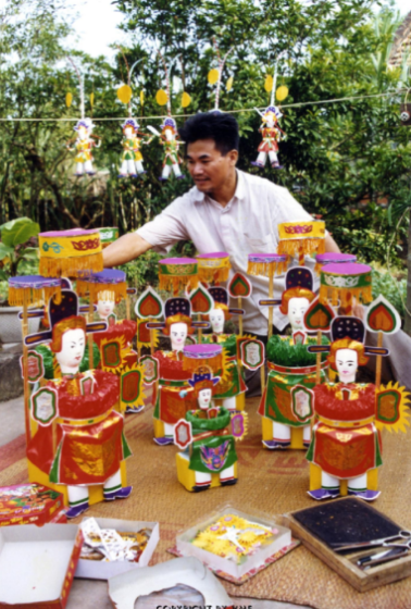 NGHỆ NHÂN LÀM ÔNG TIẾN SĨ GIẤY (Hoài Đức, Hà Nội, 2000)