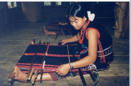 Dệt vải người Cơ-tu, (Đông Giang, Quảng Nam, 2002)
