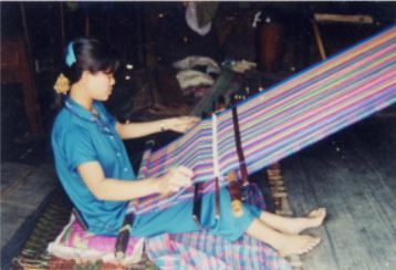 Dệt vải (Sa Thầy, Quảng Ngãi, 2001)